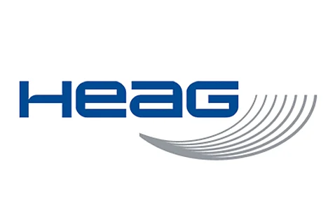 Logo der HEAG Stadtholding. Graue Pfeilspitzen symbolisieren Bewegung und Fortschritt.