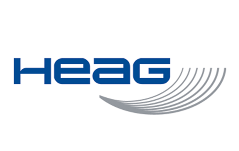 Logo der HEAG Stadtholding. Graue Pfeilspitzen symbolisieren Bewegung und Fortschritt.