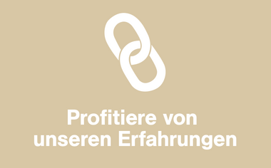 Grafik "Profitiere von unseren Erfahrungen". Verkettete Elemente symbolisieren Verbindungen und Datenfluss.
