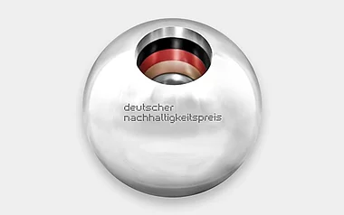 Deutsches Nachhaltigkeitspreis-Logo mit stilisiertem Blatt und Farbverlauf.