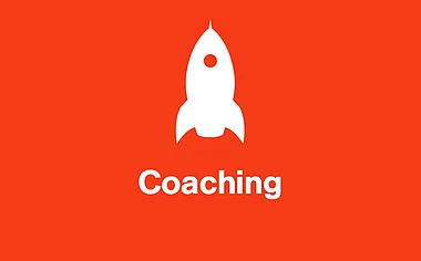 Rakete startet in den Himmel. Auf dem Bild steht der Text "Coaching".