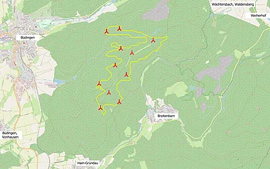 Geländedarstellung mit Höhenlinien und topografischen Details.