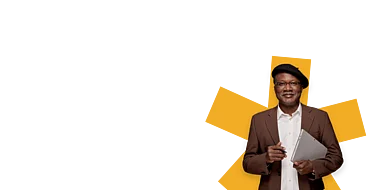 Ein Mann in einem Anzug hält ein Tablet und blickt in die Kamera.