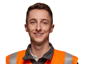 Techniker lächelt in Warnweste, zeigt professionelle Arbeitsumgebung.